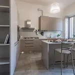 Como City Center - White Lotus Luxury Villa