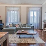 Center - White Lotus Luxury Como