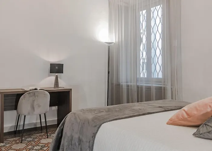 Como City Center - White Lotus Luxury Villa