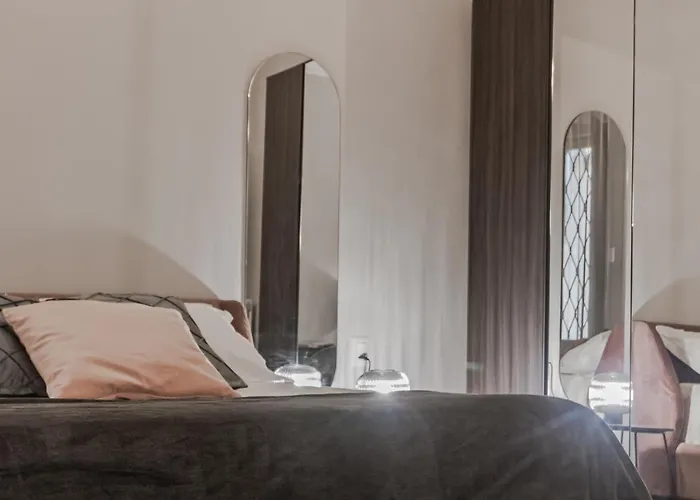 5 Min Historic Center Luxury White Lotus Mansion Apartment Como