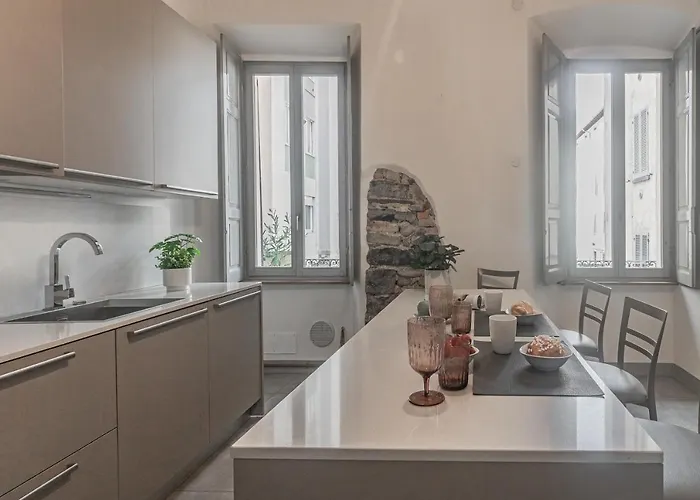 Como City Center - White Lotus Luxury Villa *