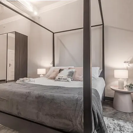 5 Min Historic Center Luxury White Lotus Mansion Apartment *