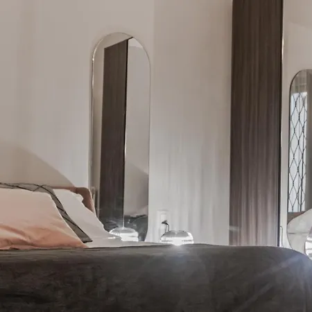 5 Min Historic Center Luxury White Lotus Mansion Apartment Como