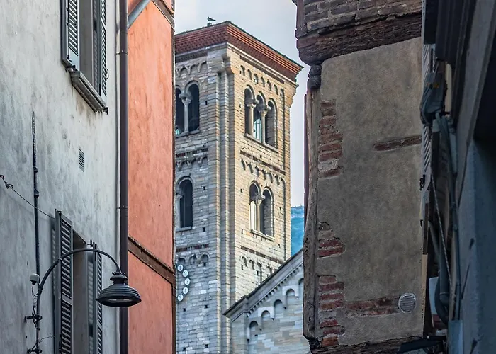 Апартаменты 5 Min Historic Center Luxury White Lotus Mansion Комо